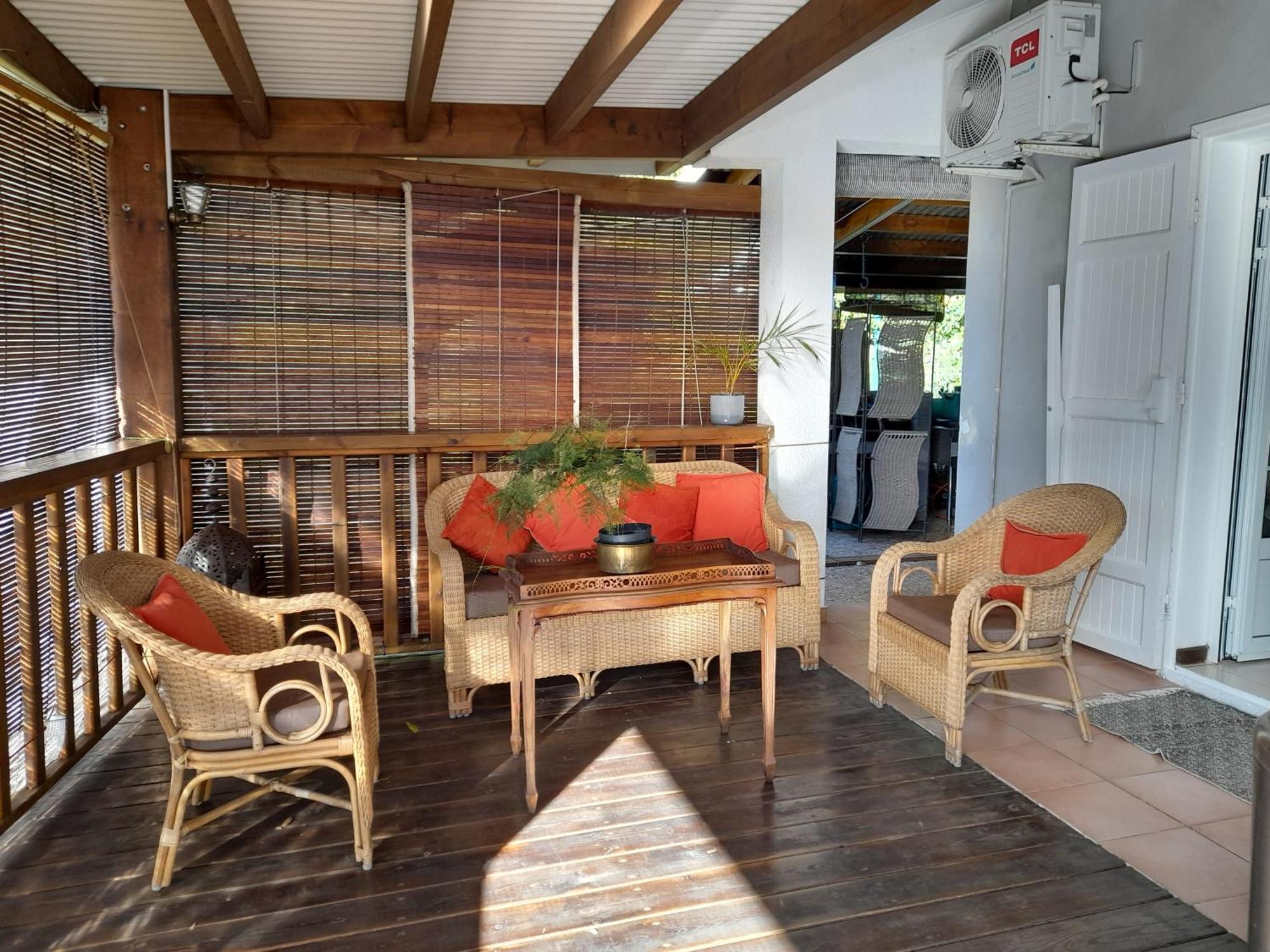 Le Val Rambaud Bed & Breakfast Saint-Denis Dış mekan fotoğraf