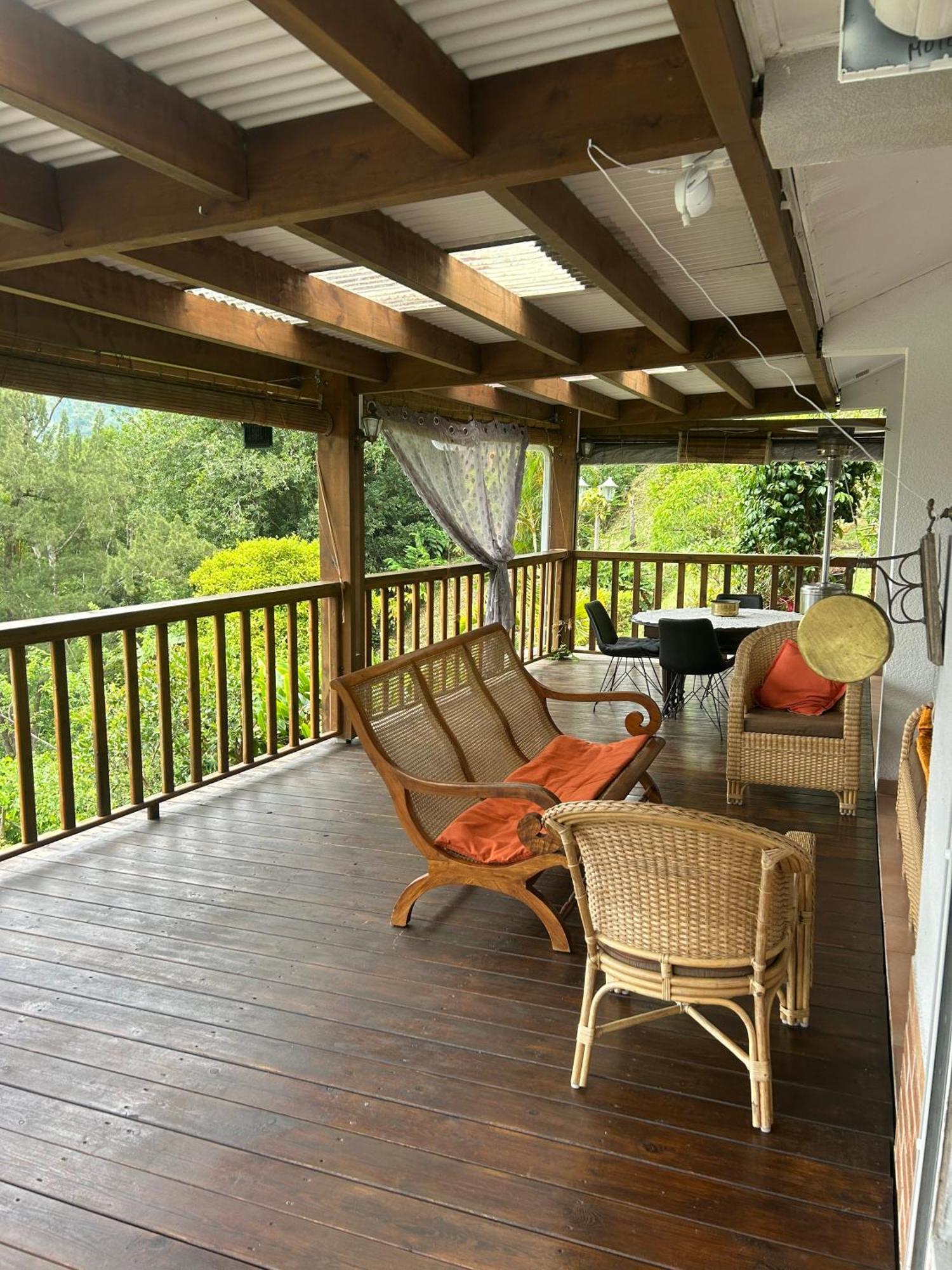 Le Val Rambaud Bed & Breakfast Saint-Denis Dış mekan fotoğraf